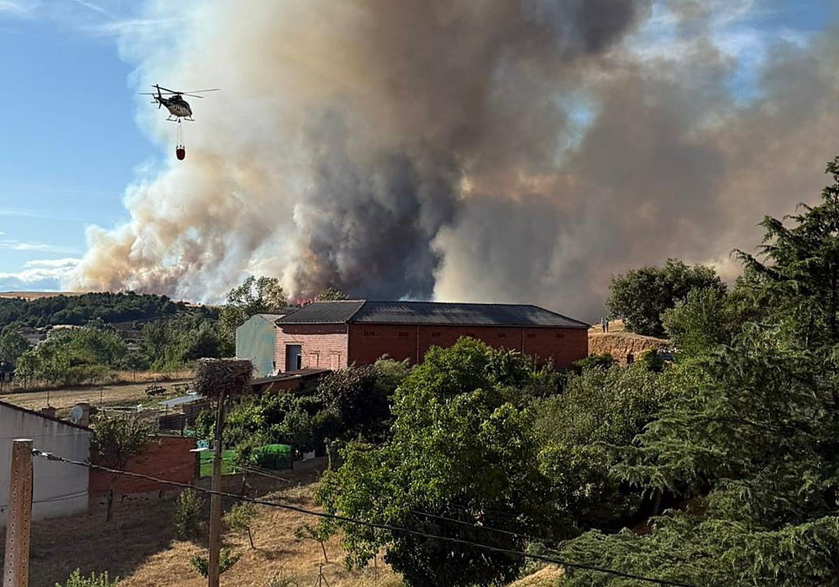 Imagen del incendio desde la localidad de Riofrío.