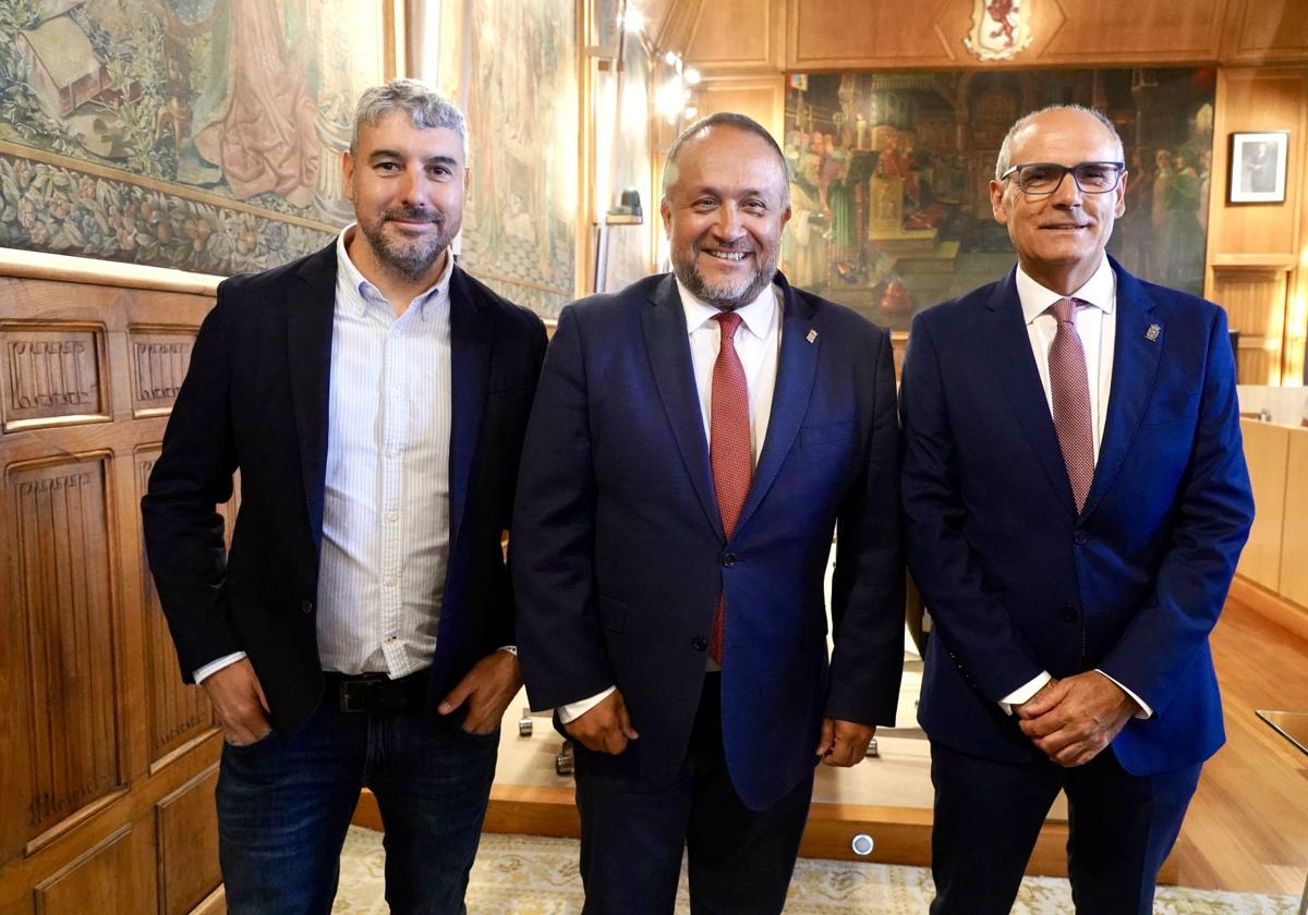 Toma de posesión de dos nuevos diputados provinciales en León