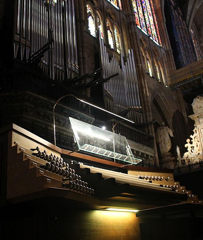 Imagen secundaria 2 - El improvisado «zeta» a las teclas del órgano de la Catedral: «León tiene un público exigente»
