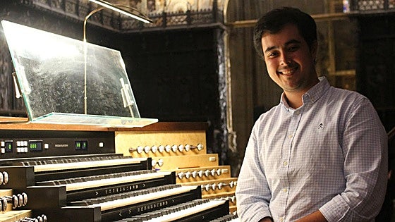 El improvisado «zeta» a las teclas del órgano de la Catedral: «León tiene un público exigente»