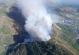 Incendio forestal en Villafranca del Bierzo (León).