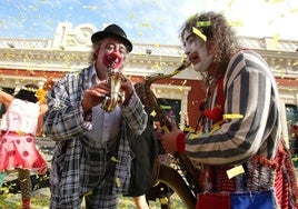 Actuación del Festival Internacional de Payasos.