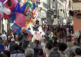 La calle Ancha de León repleta de gente.