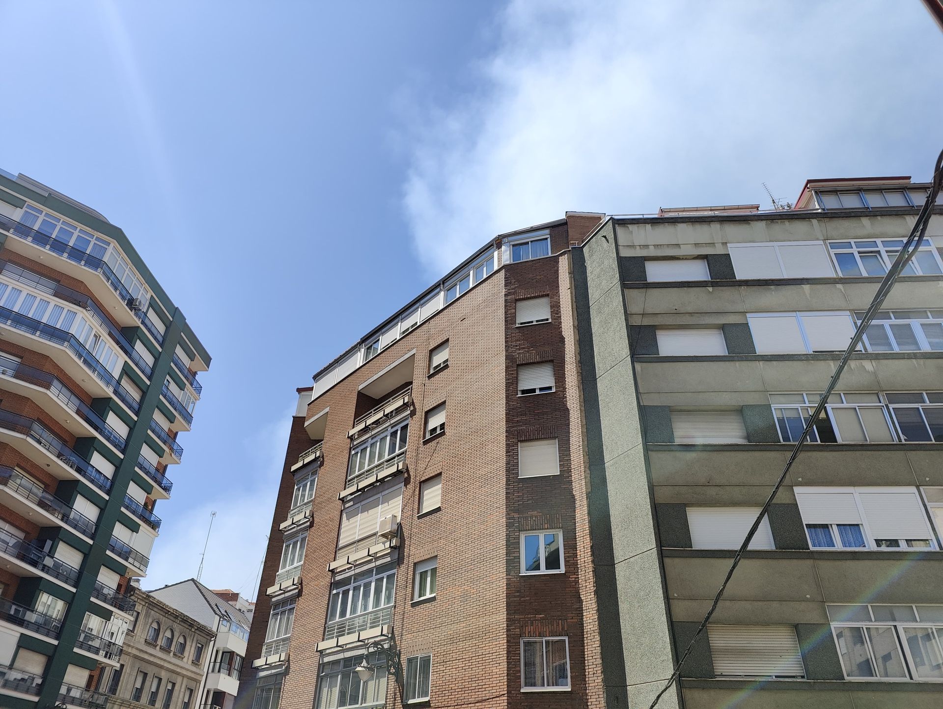 La columna de humo sobre el centro de León.