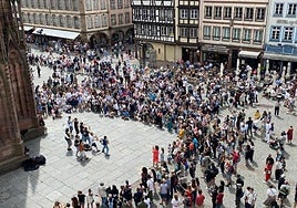 La charanga Sin Control en plena actuación en Estrasburgo.