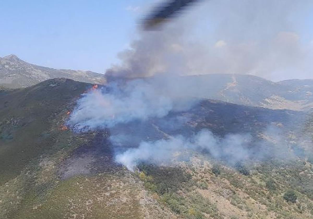 El incendio en Fasgar, declardo de nivel 1 durante la tarde del sábado 9 de agosto.