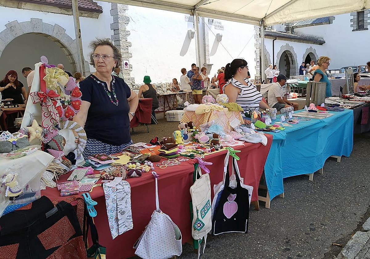 Imagen principal - Celebración del día de Asturias en Villamanín