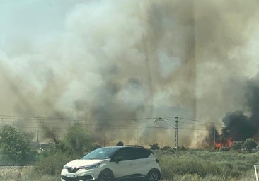 El incendio de nivel 2 originado en Zamora entra en León y obliga a desalojar varios pueblos