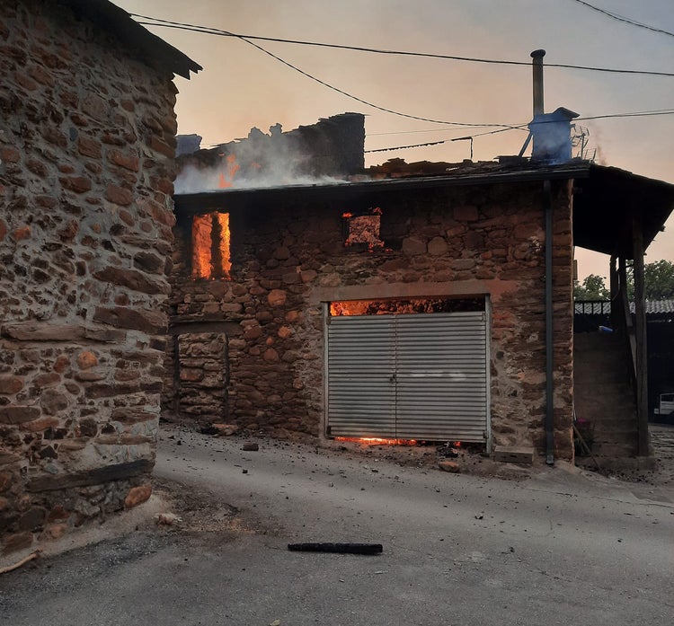 Una de las seis casas afectadas por el incendio en Médulas.