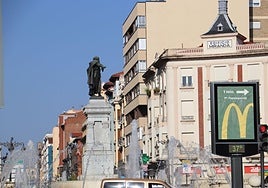 Un termómetro marca 37º en León este fin de semana.