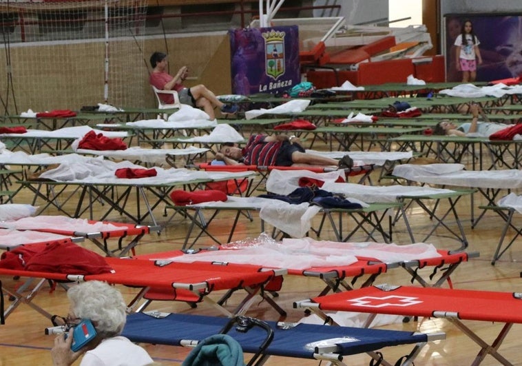 Segunda noche consecutiva para los desalojados en La Bañeza: «Va a ser tanto o peor»