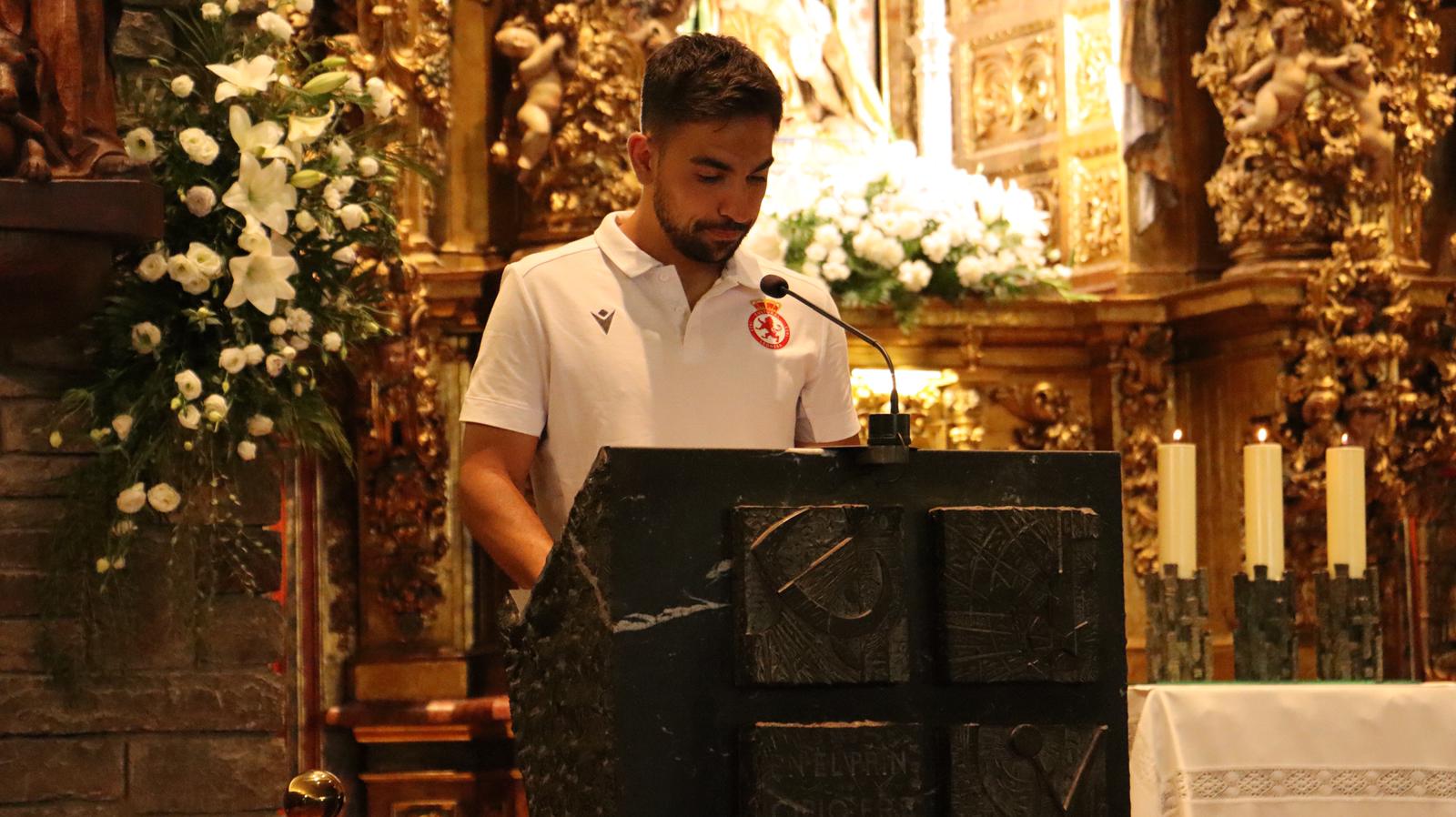 Tradicional ofrenda floral de la Cultural a la Virgen del Camino