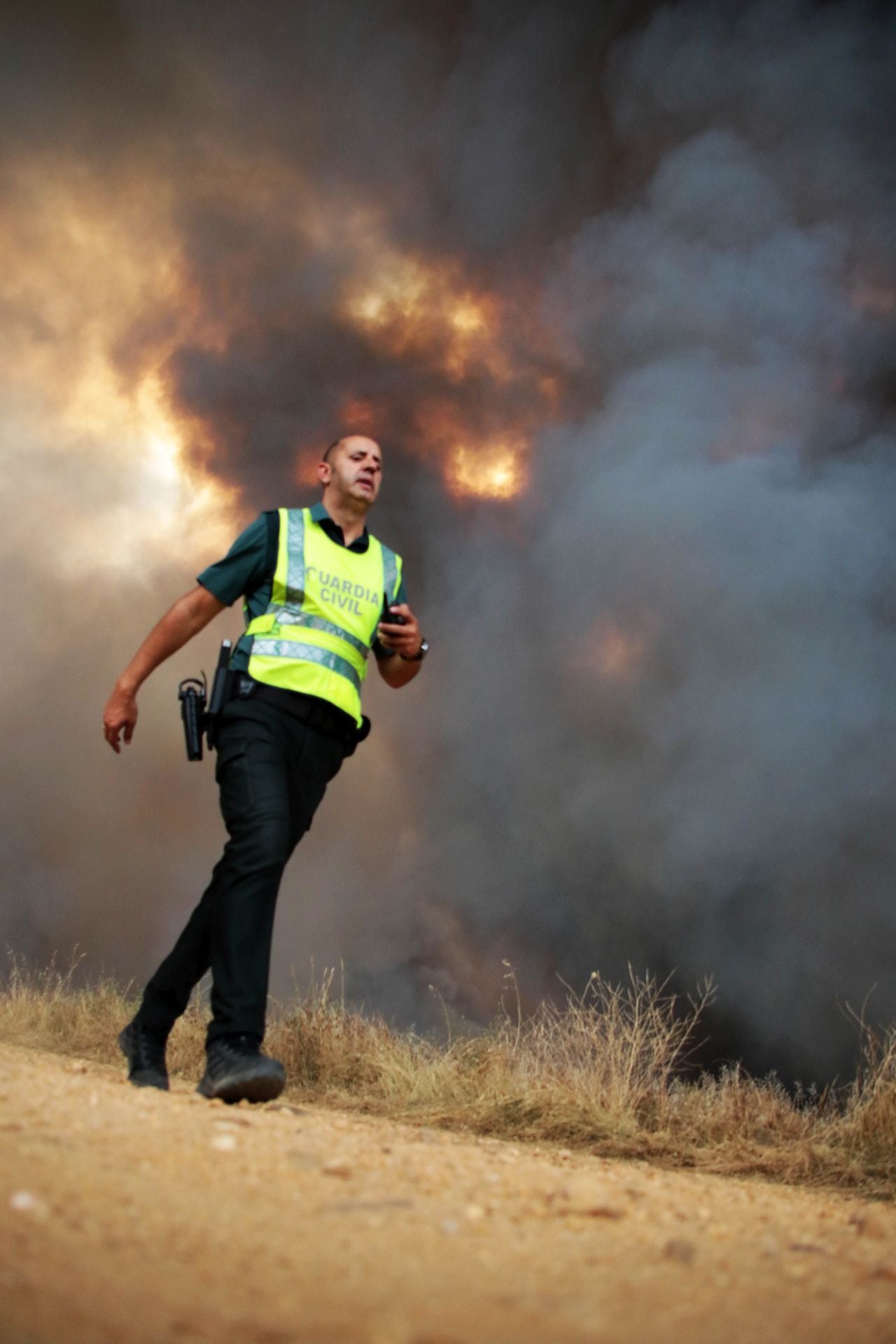 Las imágenes de la evacuación de un pueblo de León por los incencios