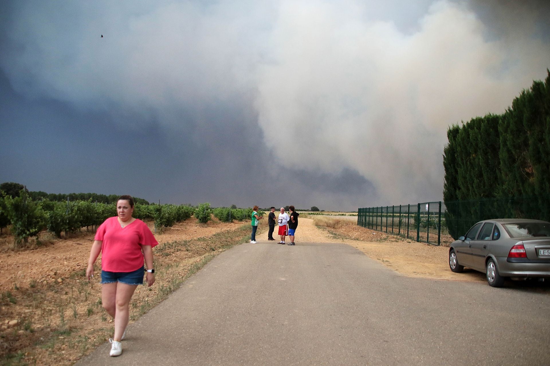 Las imágenes de la evacuación de un pueblo de León por los incencios