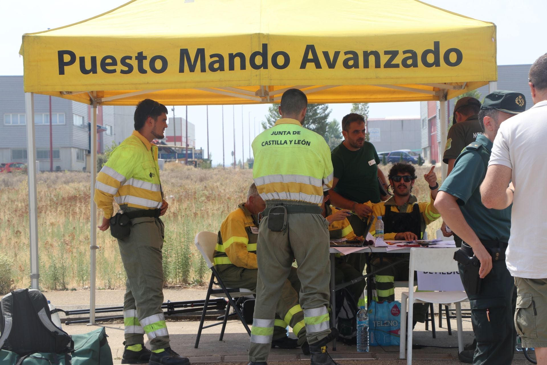 El Puesto de Mando Avanzado coordina la lucha contra el incendio de Castrocalbón