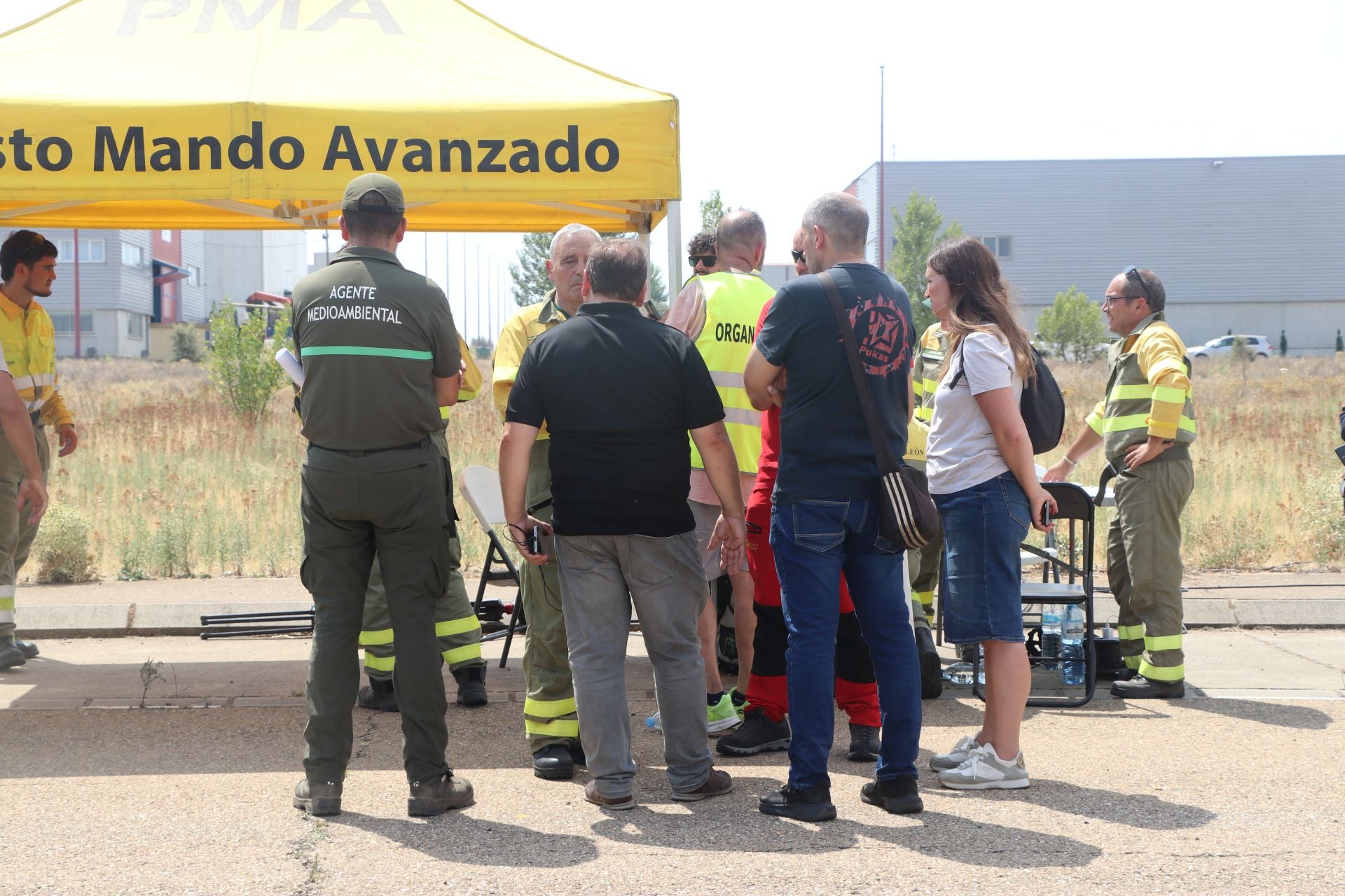 El Puesto de Mando Avanzado coordina la lucha contra el incendio de Castrocalbón