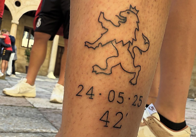 ´Tatuaje de Luis Chacón tras el ascenso a Segunda División