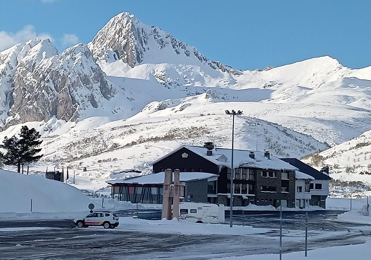 Cafetería Salencias hotel Pico Agujas II.