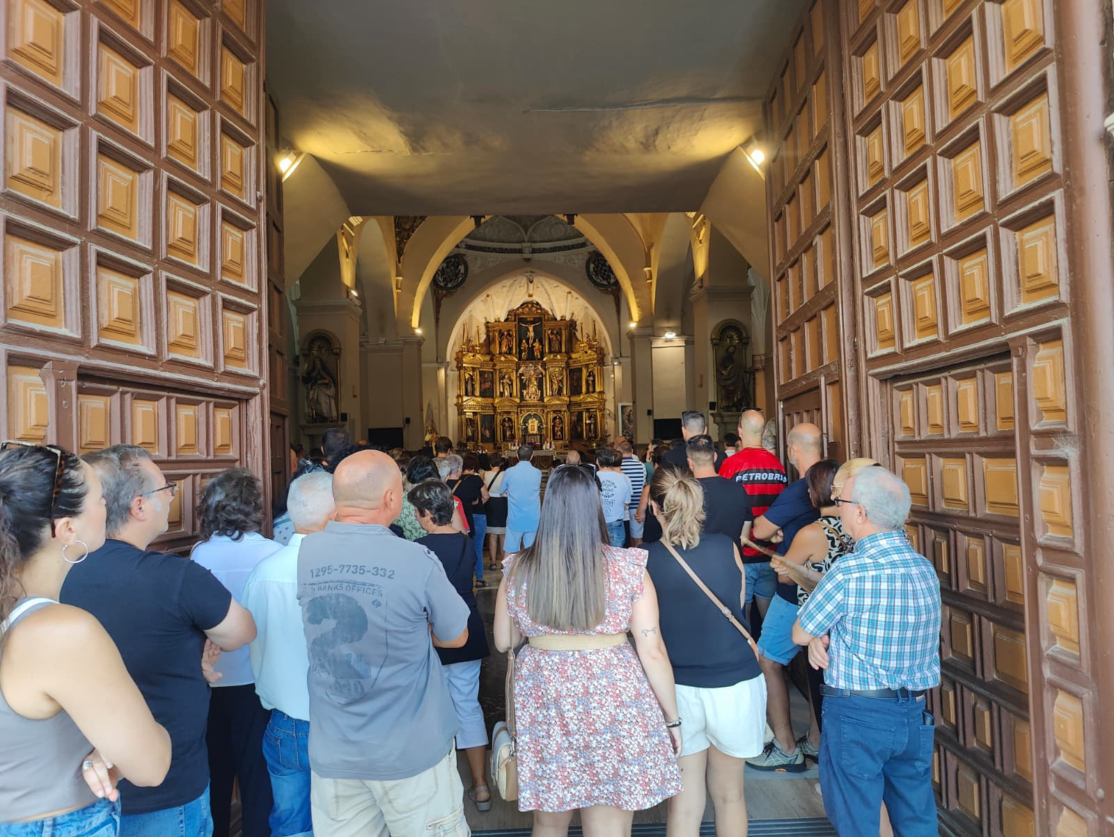 La iglesia parroquial de Santa María de La Bañeza, repleta de personas despidiendo a Abel Ramos.