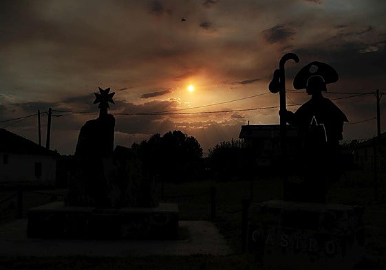 Los cielos teñidos de negro y rojo por los incendios en León esta semana.