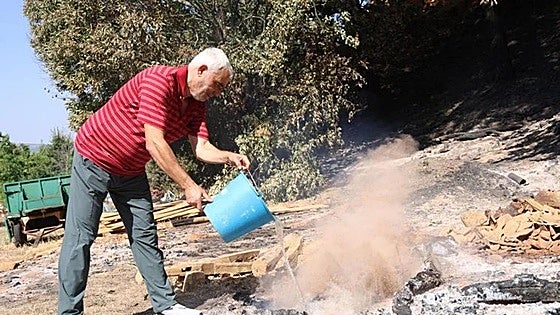 Trescientos vecinos más vuelven a casa en León: «El fuego venía de todas partes»