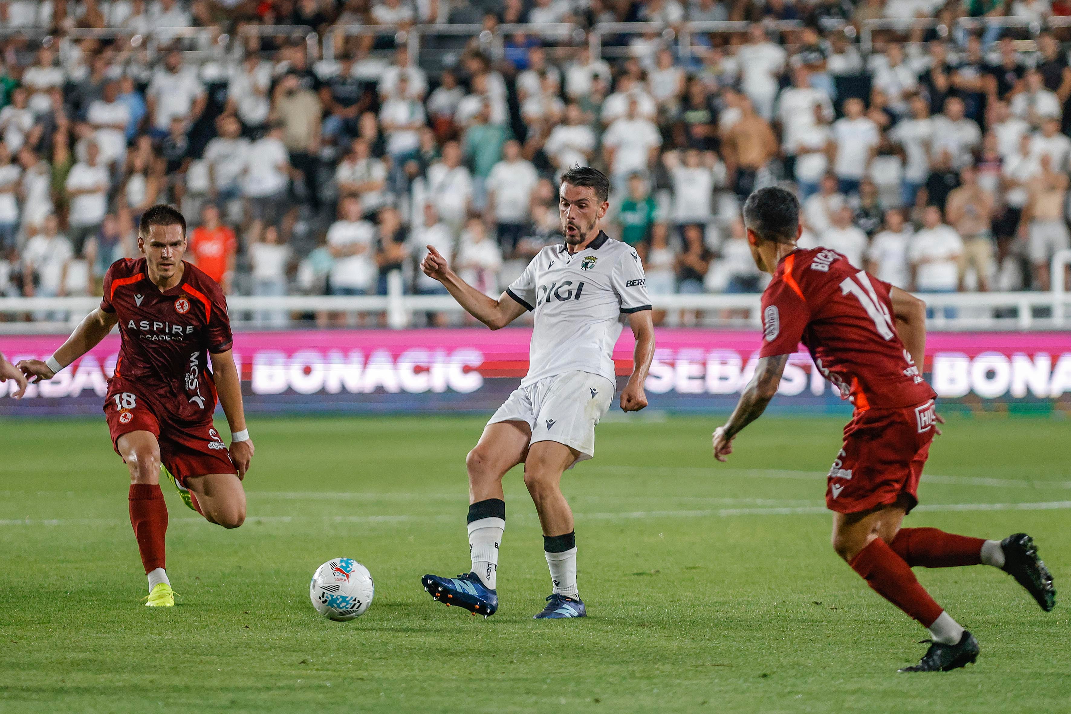 Las mejores imágenes del duro estreno de la Cultural ante el Burgos