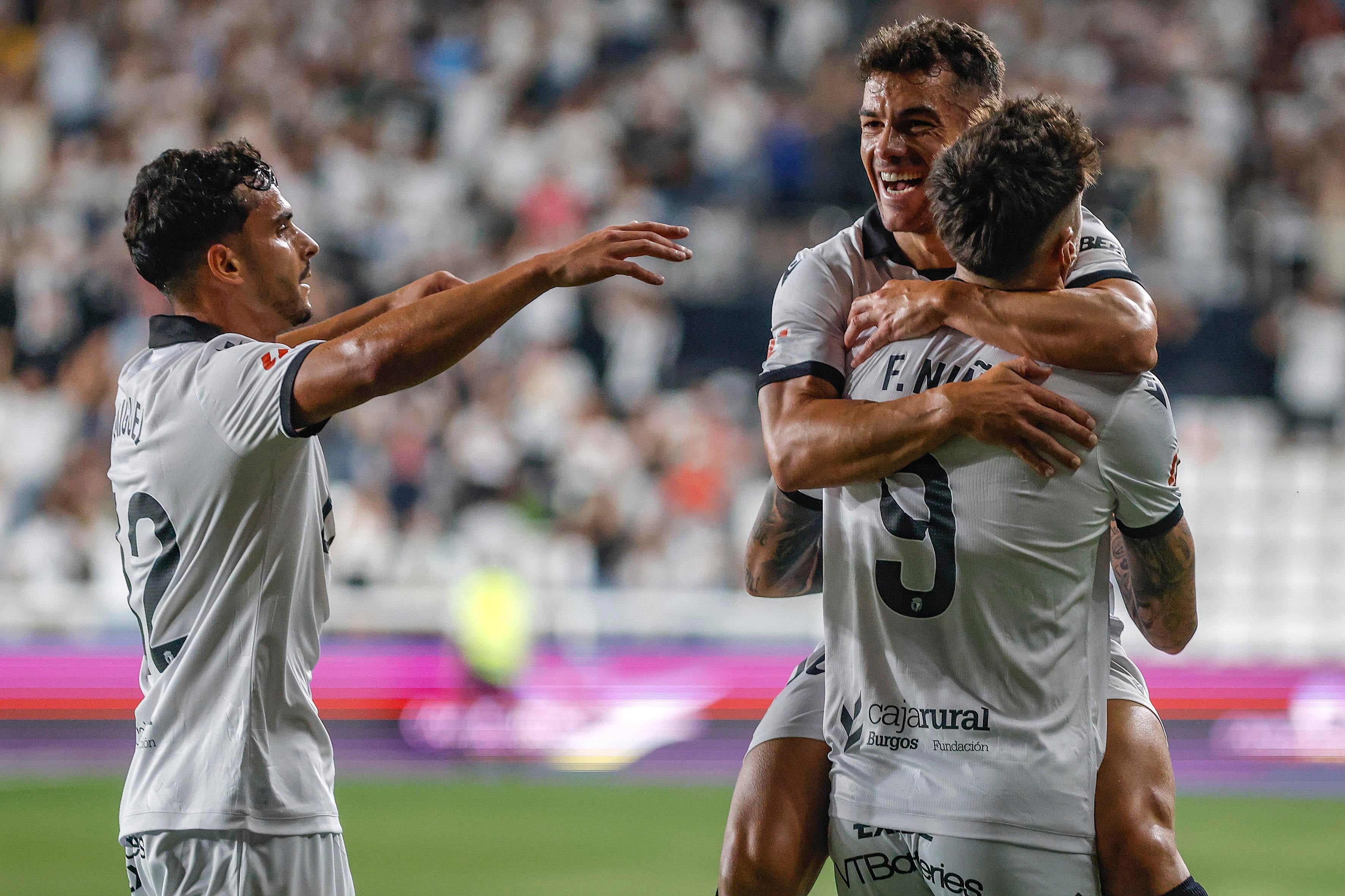 Las mejores imágenes del duro estreno de la Cultural ante el Burgos