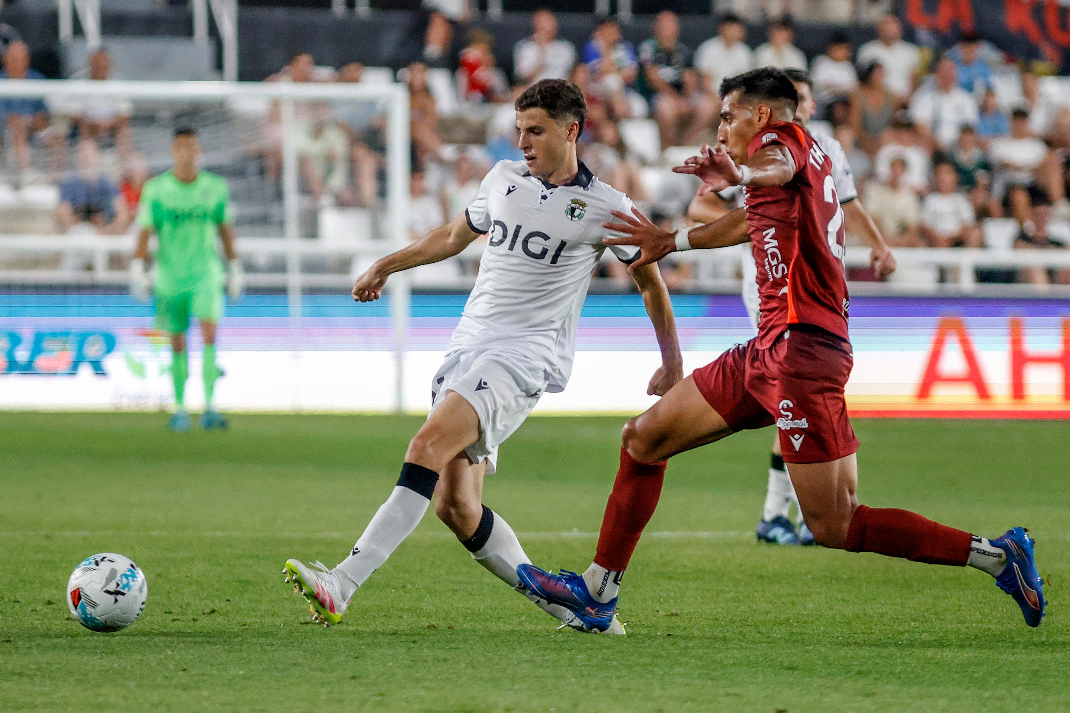 Las mejores imágenes del duro estreno de la Cultural ante el Burgos