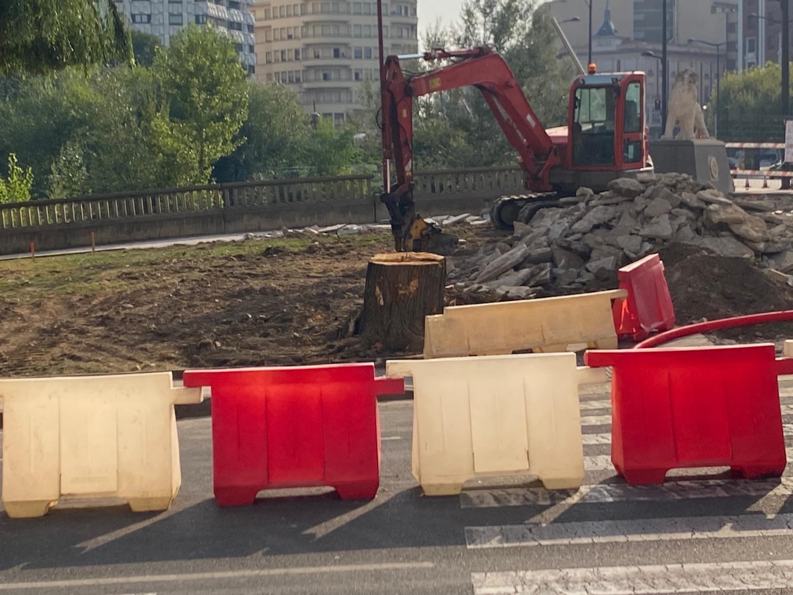 Imágenes de la obra en el Puente de los Leones