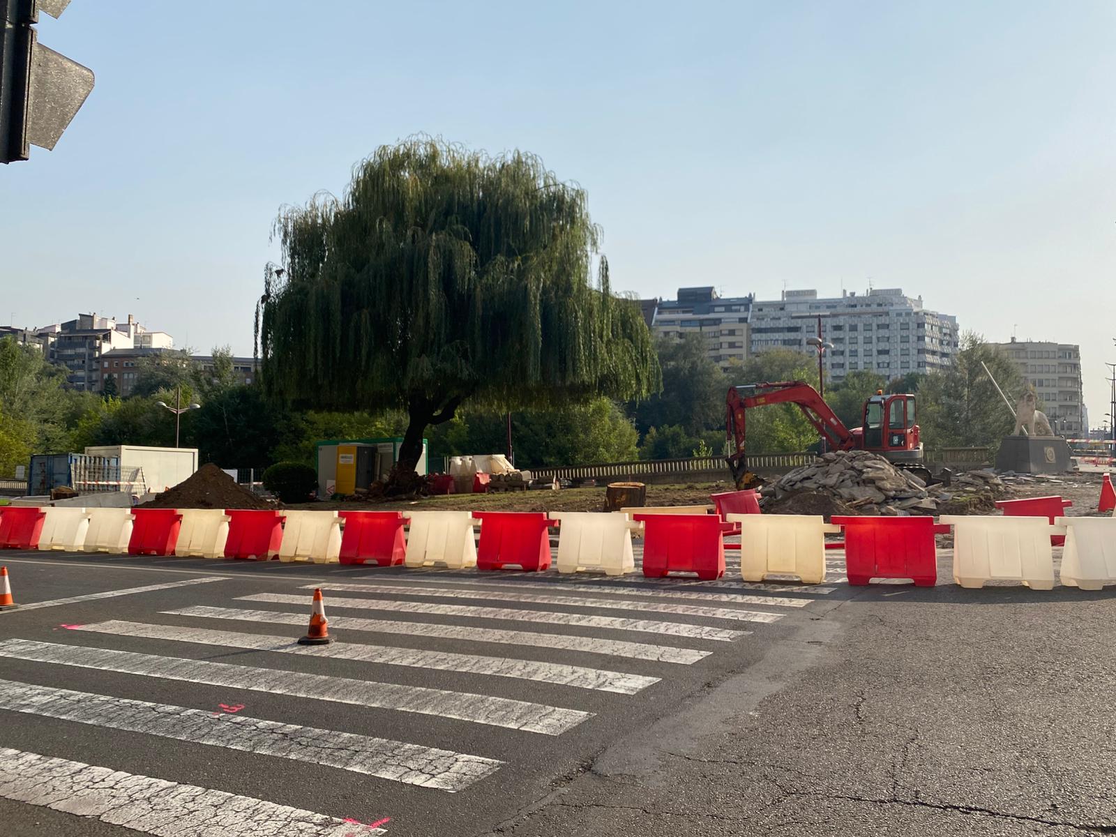 Imágenes de la obra en el Puente de los Leones