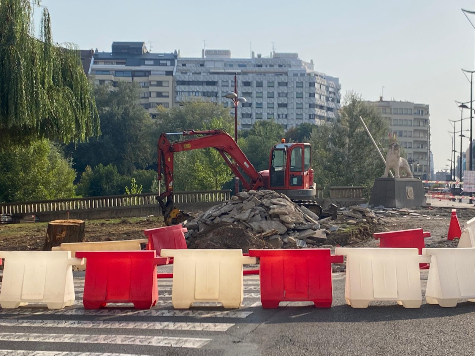 Imágenes de la obra en el Puente de los Leones