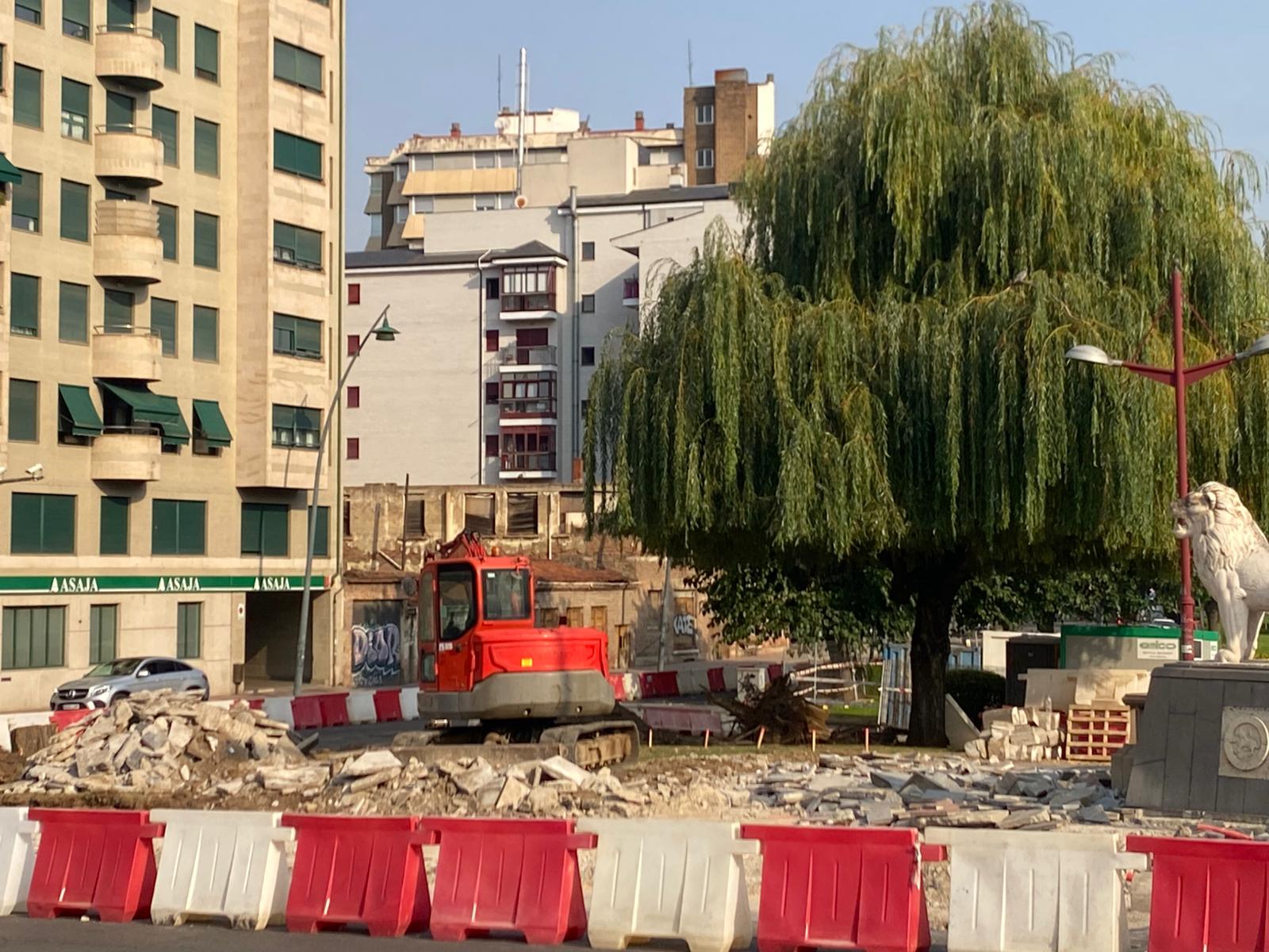 Imágenes de la obra en el Puente de los Leones