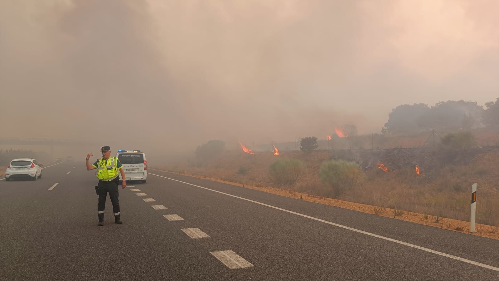 Accidente en la A-66 junto al incendio