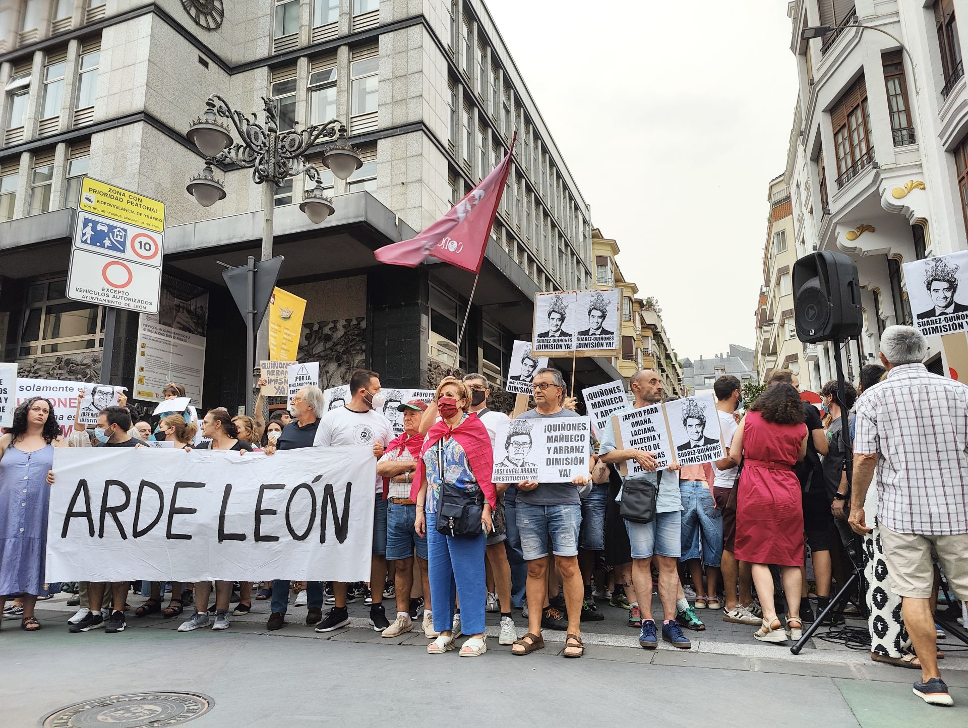 Miles de personas claman: «El monte es del pueblo leonés»