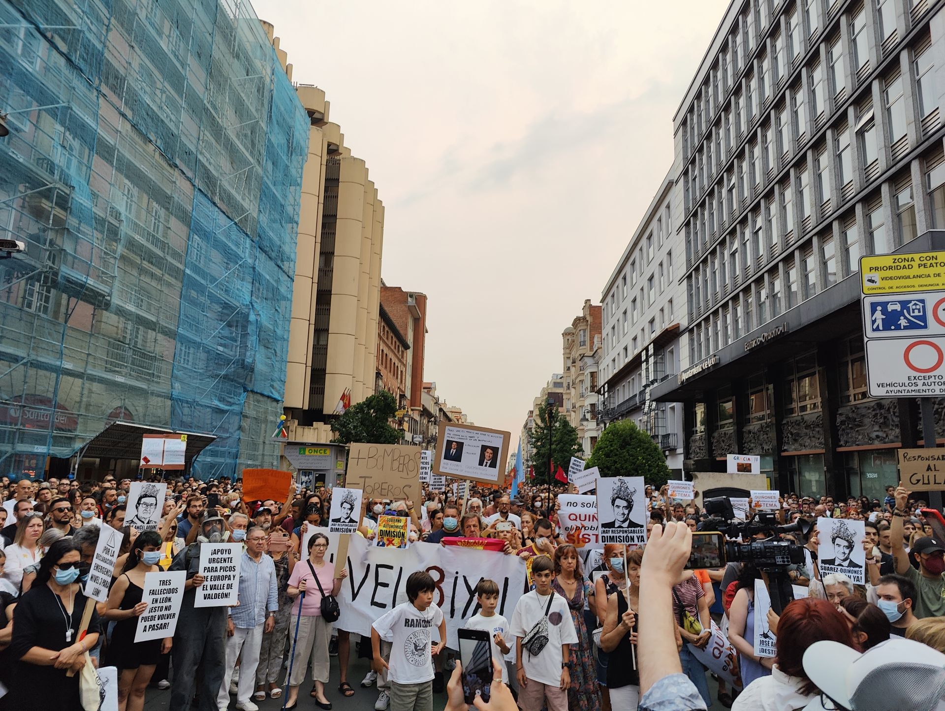 Miles de personas claman: «El monte es del pueblo leonés»