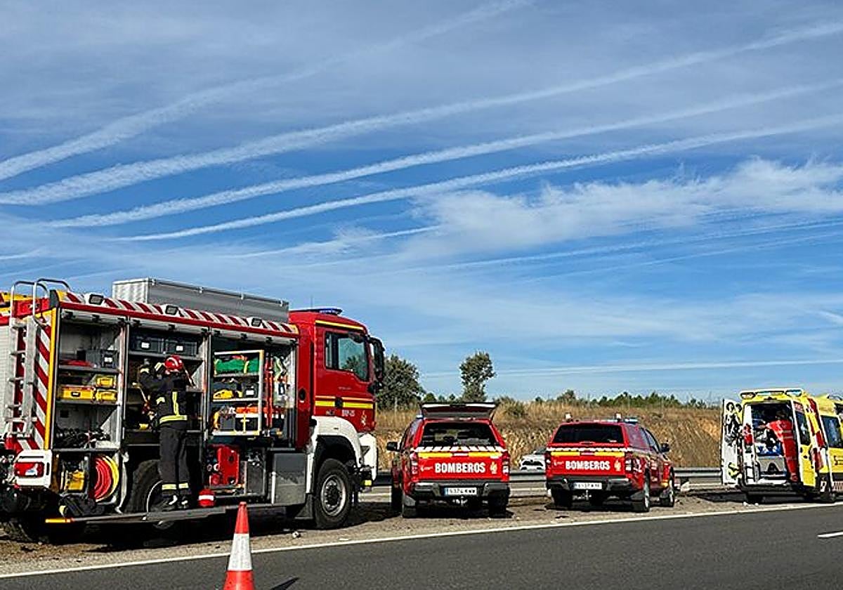 Imagen de archivo de los Bomberos de León desplazados en la A-6