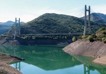 El agua embalsada en León cae un 10% en las dos semanas de incendios