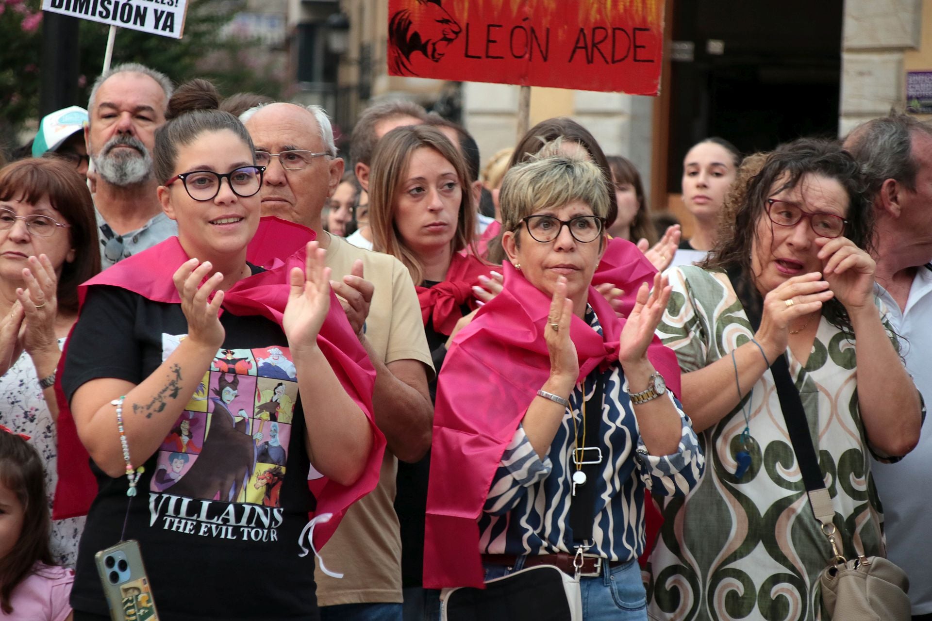 La Bañeza exige el nivel 3 de emergencia por los incendios de la provincia