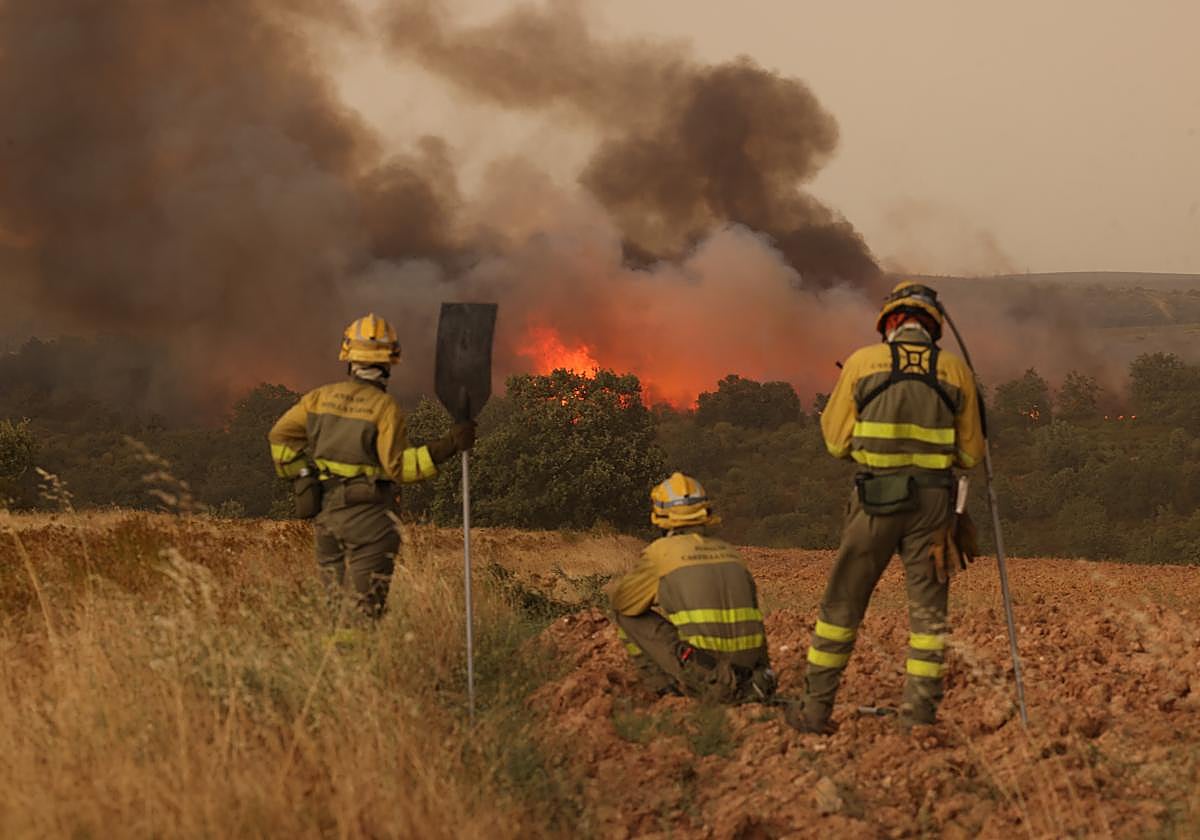 Un agosto en el infierno: el mapa de la «tormenta de incendios» que arrasa Castilla y León