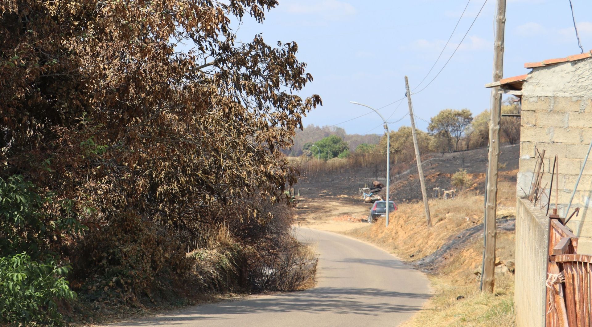 Castrocalbón intenta levantarse tras un desolador incendio