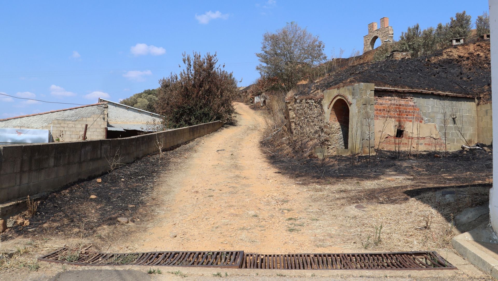 Castrocalbón intenta levantarse tras un desolador incendio