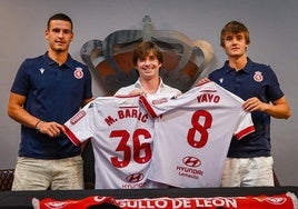 Barzic y Yayo, junto a José Manzanera, en su presentación.