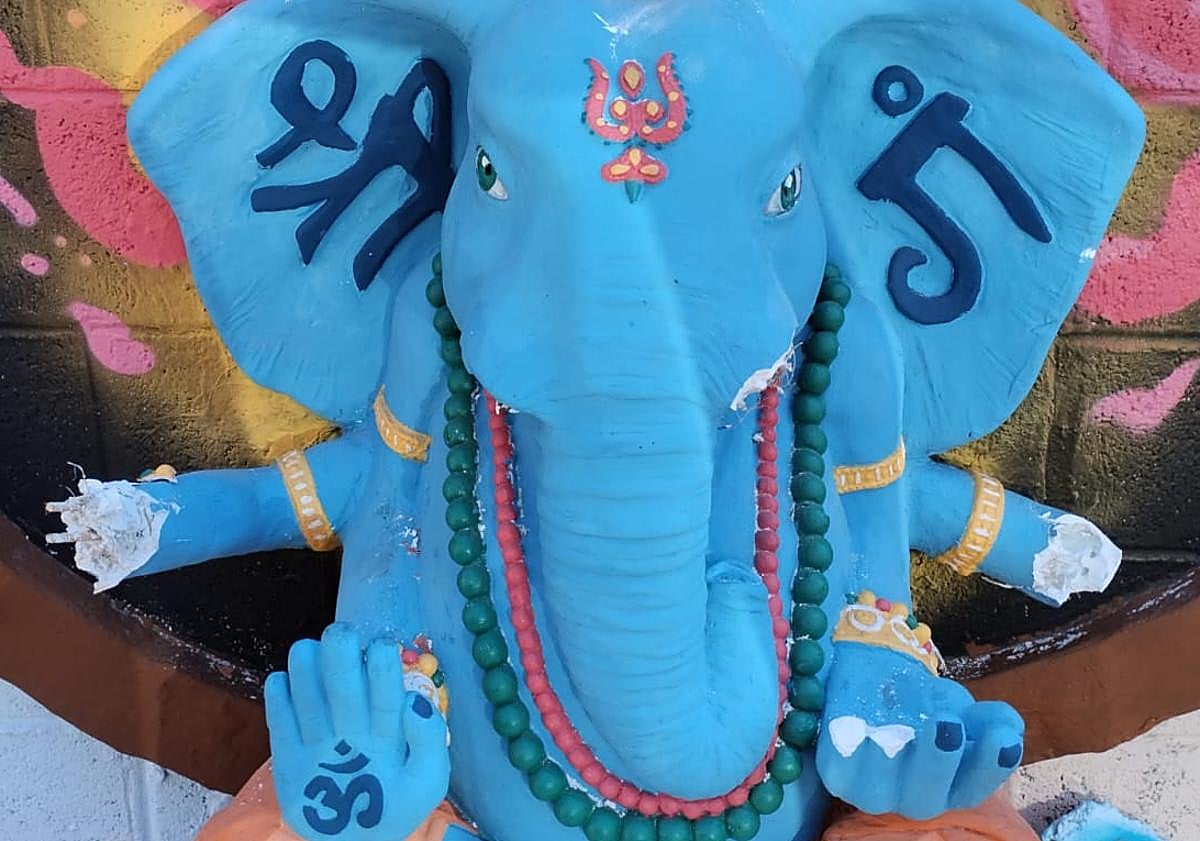 Imagen principal - Más imágenes de la obra después de ser vandalizada.