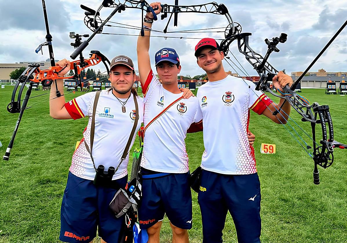 Héctor González (I), junto a Álvaro de los Santos y Álvaro Pardo, componentes del equipo español.