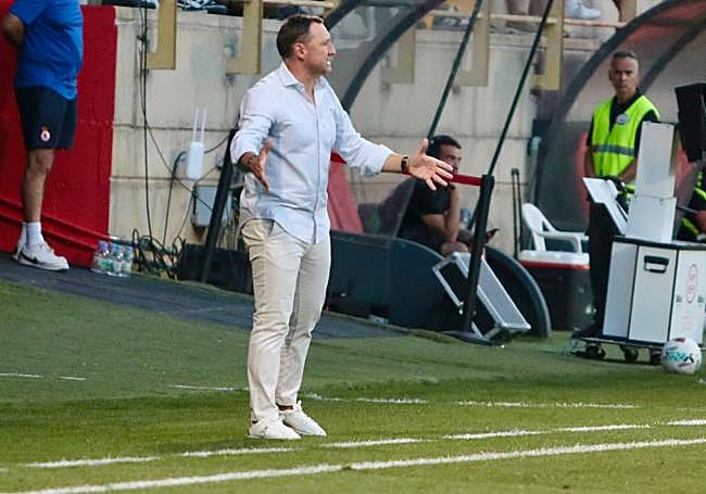 Raúl Llona, entrenador de la Cultural.