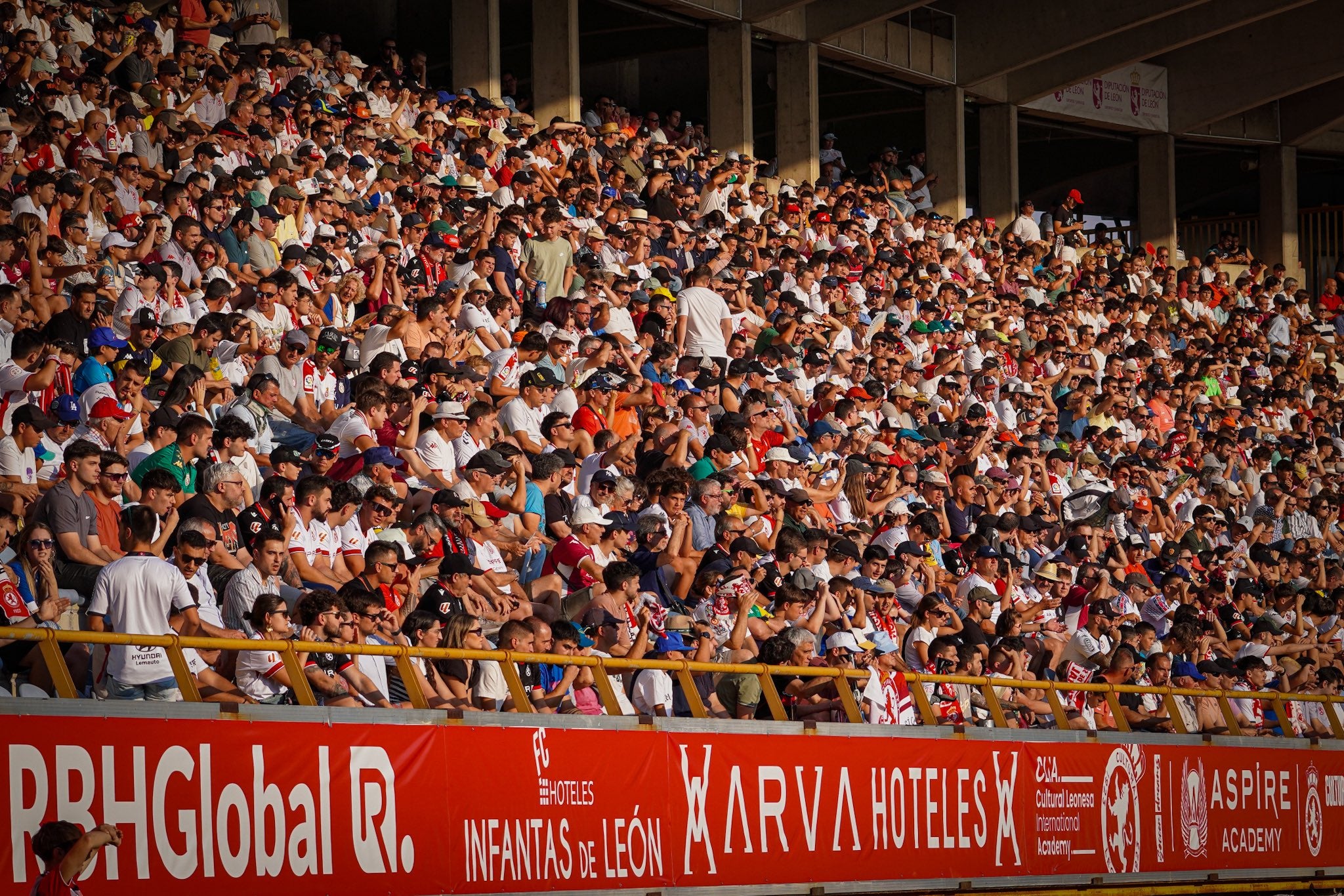 Grada del estadio Reino de León.