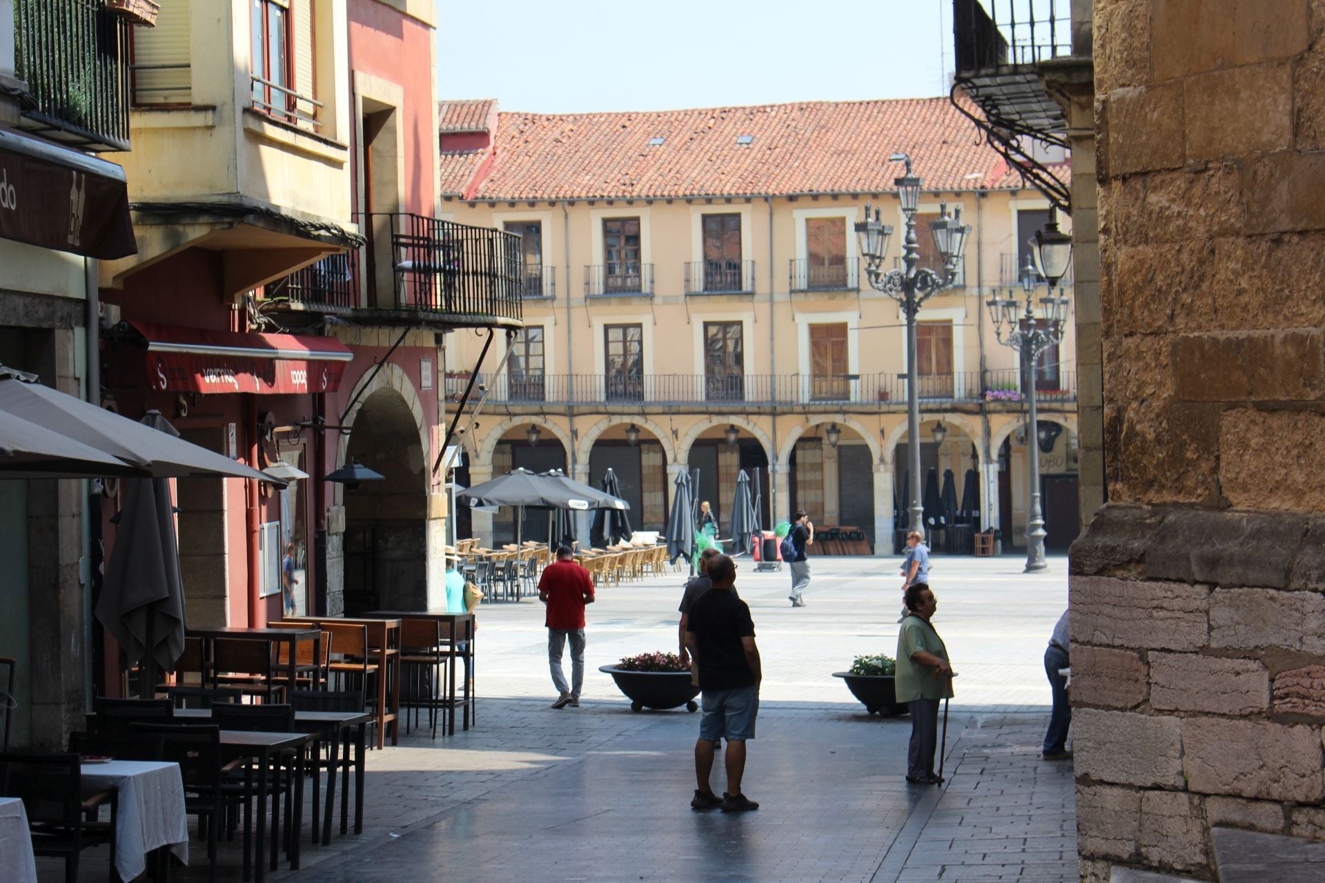 La Plaza Mayor de León luce reformada al completo