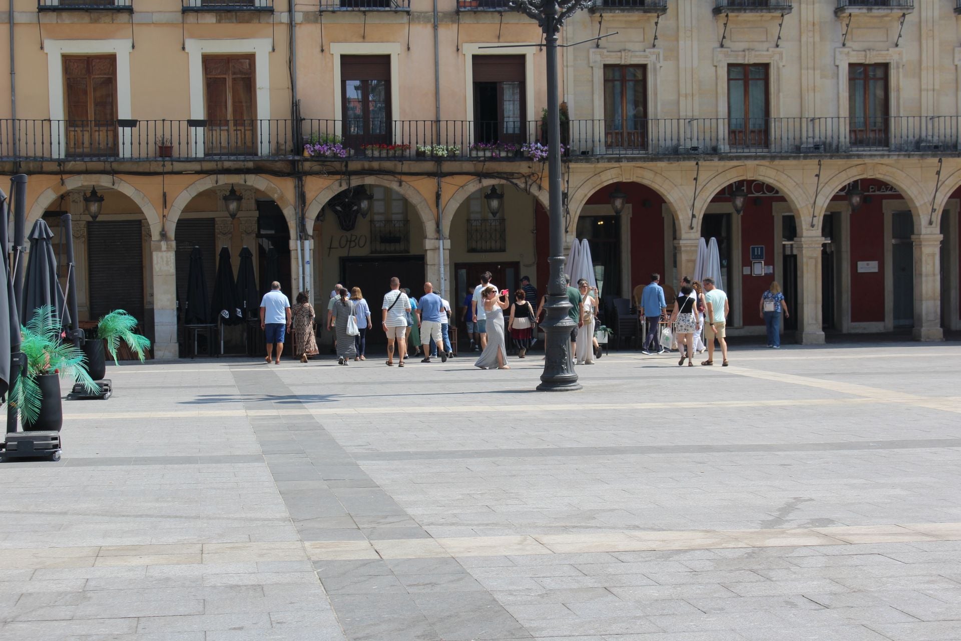 La Plaza Mayor de León luce reformada al completo
