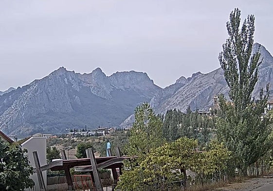 Imagen de Riaño y el pico Yordás del miércoles 27 de agosto.