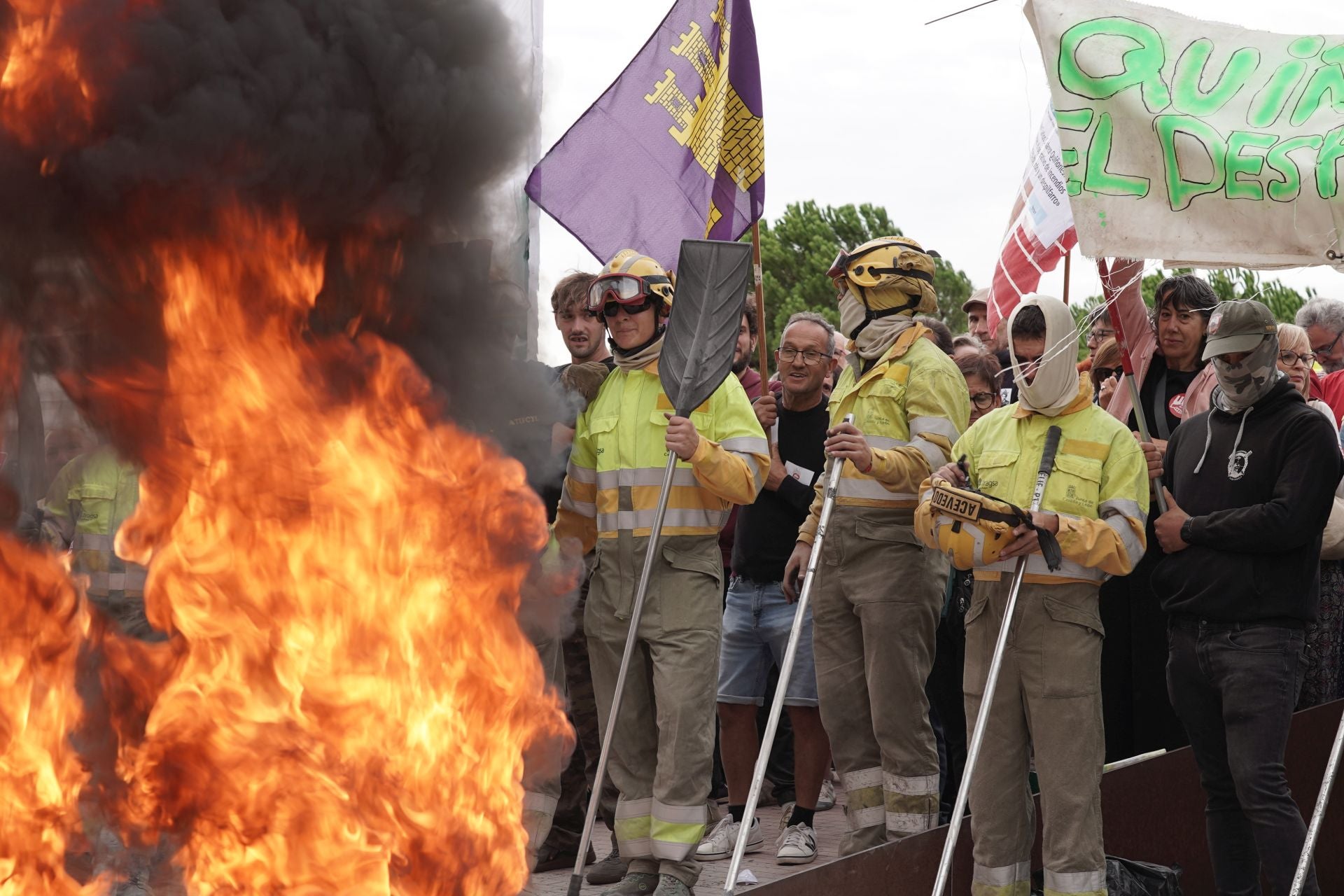 Concentración frente a las Cortes para exigir el cese del consejero de Medio Ambiente